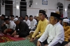 Gubernur  Solat Tarwih Di Masjid Pancasila Kabupaten Polman