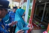Pj Ketua PKK Sulbar, Sofha Marwah Menggunting Pita Tanda Masuk Rumah Bantuan Pasca Bencana Banjir di Sondoang Mamuju