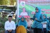 Kartini Hanafi Idris Menyerahkan Paket Sembako Murah Kepada Warga Pasangkayu