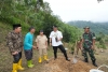 Setiap Kunjungan Kerja, Pj Bahtiar Menanam Pohon Sukun Bersama Warga Setempat