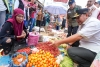 Pj Bahtiar Pastikan Harga Kebutuhan Pokok Terkendali Di Pasar Baru Polman, Lebih Banyak Ngobrol dengan Pedagang