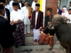 Gubernur Sulbar HM Ali Baal Masdar Menyerahkan Hewan Qurban kepada panitia Qurban Masjid Al Hurriyah Kecmatan Tinambung Kabupaten Polewali Mandar