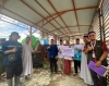 Biro Pemkesra-Dinas TPHP Sulbar-Dinas Ketahanan Pangan dan Pertanian Mateng Kolaborasi Serahkan Bantuan Sapi Qurban dari Presiden Joko Widodo di Topoyo